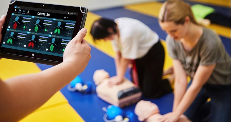 Mô hình thực tập CPR thông minh, Sherpa X có phần mềm theo dõi